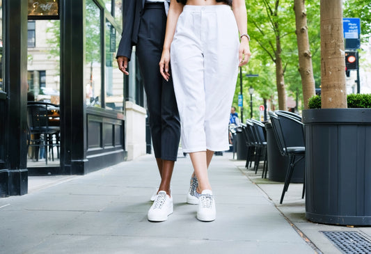 Street style fashion trends for women’s white sneakers – casual outfit inspiration