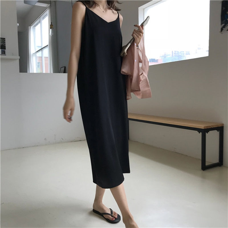 Elegant Black Maxi Dress - Timeless V-Neck Sophistication