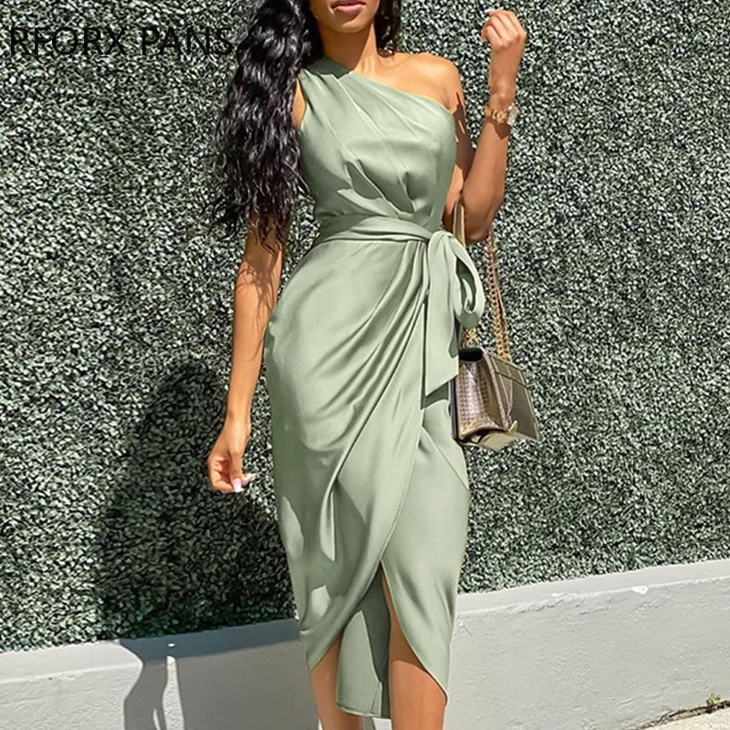 Modern One-Shoulder Ruched Dress - Sleek Contemporary Style
