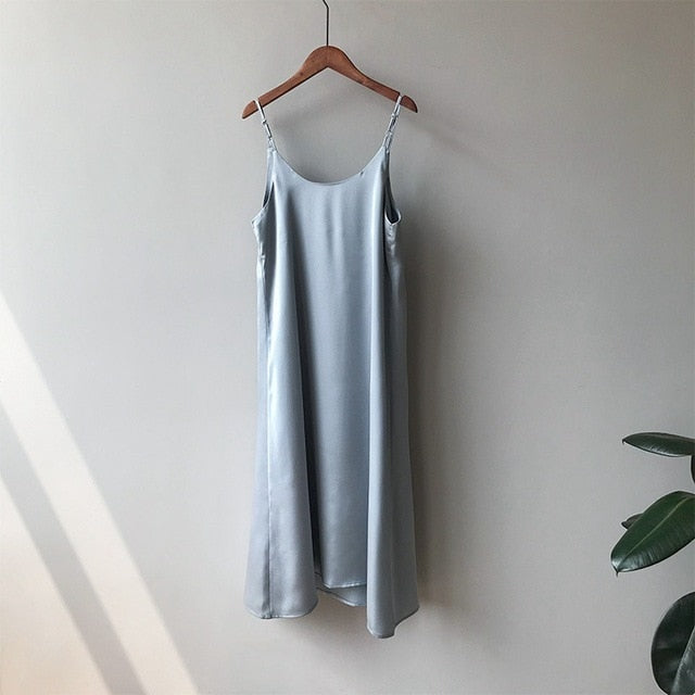Elegant Sleeveless Midi Dress - Summer's Effortless Sophistication
